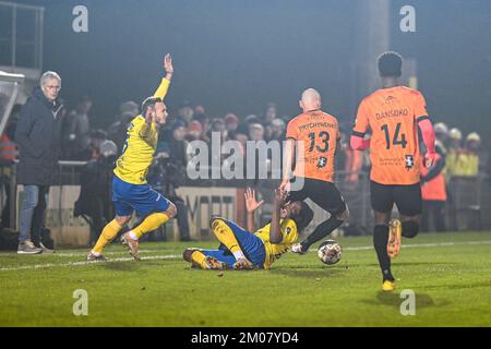 Deinze, Belgique. 04th décembre 2022. Dieumerci Mbokani (70) de Beveren photographié lors d'un match de football entre KMSK Deinze et SK Beveren pendant le 16 e match de la Challenger Pro League pour la saison 2022-2023, le dimanche 4 décembre 2022 à Deinze, Belgique . PHOTO STIJN AUDOOREN | SPORTPIX Credit: David Catry/Alay Live News Banque D'Images