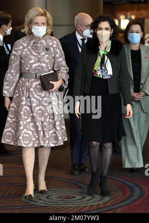 La princesse Astrid de Belgique et le ministre fédéral Hadja Lahbib photographiés lors d'une visite aux cinémas TOHO à Tokyo, lors de la Mission économique belge au Japon, le lundi 05 décembre 2022. Une délégation avec la princesse et divers ministres se rendra à Tokyo, Nagoya, Osaka et Kyoto. BELGA PHOTO ERIC LALMAND Banque D'Images