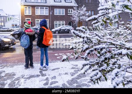 HEERLEN - la première neige de cet hiver est tombée. Plusieurs endroits du Limbourg Sud sont couverts d'une fine couche de neige. ANP MARCEL VAN HOORN pays-bas - belgique sortie Banque D'Images