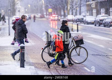 HEERLEN - la première neige de cet hiver est tombée. Plusieurs endroits du Limbourg Sud sont couverts d'une fine couche de neige. ANP MARCEL VAN HOORN pays-bas - belgique sortie Banque D'Images