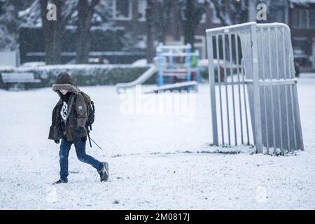 HEERLEN - la première neige de cet hiver est tombée. Plusieurs endroits du Limbourg Sud sont couverts d'une fine couche de neige. ANP MARCEL VAN HOORN pays-bas - belgique sortie Banque D'Images