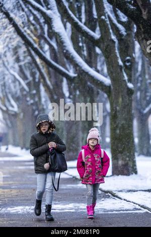 HEERLEN - la première neige de cet hiver est tombée. Plusieurs endroits du Limbourg Sud sont couverts d'une fine couche de neige. ANP MARCEL VAN HOORN pays-bas - belgique sortie Banque D'Images