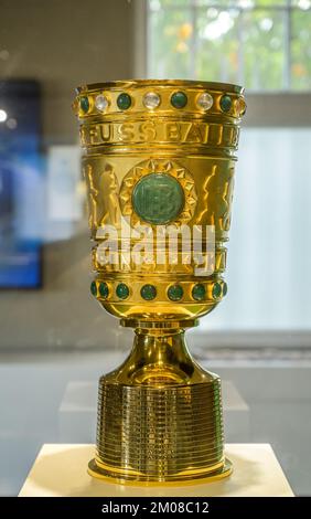 Replik DFB-Pokal, Ausstellung, Olympiapark, Charlottenburg, Berlin, Allemagne Banque D'Images