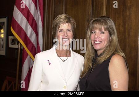 Administrateur Christine Todd Whitman avec les policiers de Miami , Environmental protection Agency Banque D'Images
