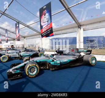 Vue latérale de Sir Lewis Hamiltons 2017 Formula One Championship ayant remporté la Mercedes AMG F1 W08 EQ Power+, exposée au Silverstone Classic 2022 Banque D'Images