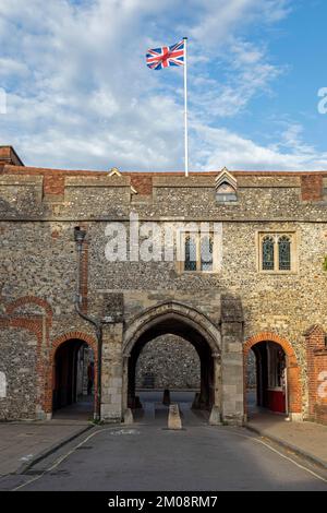 Drapeau britannique, Kings Gate, Winchester, Hampshire, Angleterre, Royaume-Uni, Europe Banque D'Images