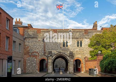 Drapeau britannique, Kings Gate, Winchester, Hampshire, Angleterre, Royaume-Uni, Europe Banque D'Images