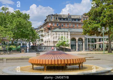 Thermaquelle, Kochbrunnen, Kochbrunnenplatz, Wiesbaden, Hessen, Allemagne Banque D'Images