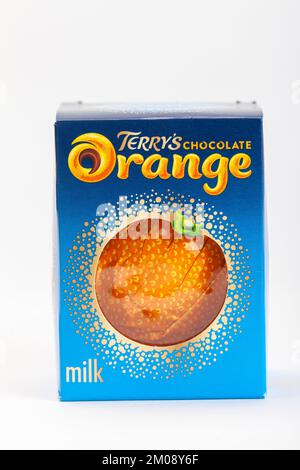 Une orange de chocolat terrys dans sa boîte Banque D'Images