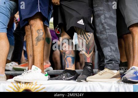 Doha, Qatar. 3rd décembre 2022. Tatouages des jambes - Diego Maradona Argentine - Australie Argentinien - coupe du monde australien 2022 au Qatar 03.12.2022 Cr Banque D'Images
