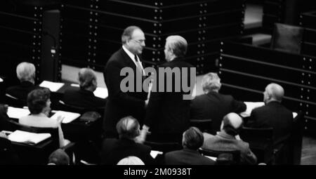 Élection, assermentation et présentation du cabinet Schmidt le 05.11.1980 à Bonn.Helmut Kohl, Helmut Schmidt, Allemagne, Europe Banque D'Images