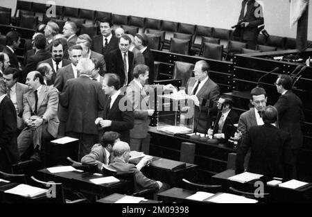 Élection, assermentation et présentation du Cabinet Schmidt le 05.11.1980 à Bonn. Au Bundestag. Processus électoral, UE, Allemagne, Bonn: Élection, Banque D'Images