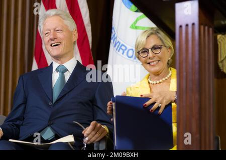 Bureau de l'Administrateur - cérémonie de rénovation du siège de l'Agence - cérémonie marquant le changement de nom du siège de l'Agence de protection de l'environnement en l'honneur du Président Bill Clinton , Agence de protection de l'environnement Banque D'Images