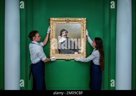 Londres, Royaume-Uni. 5th décembre 2022. Frans Hals and Studio, Portrait d'un homme, trois quarts de longueur, vêtu de noir avec un col blanc, estimation: 600 000 - 800 000 GBP - Aperçu de la collection privée du regretté Sir Joseph Hotung à Sotheby's. Une collection d'un collectionneur et philanthrope de renommée mondiale, qui sera proposée dans le cadre de ventes aux enchères dédiées à Hong Kong et Londres. Plus de 400 œuvres d'art et de mobilier chinois Works Spanning, mobilier anglais, argent, vieux maîtres, peintures impressionnistes et bien plus encore. Crédit : Guy Bell/Alay Live News Banque D'Images