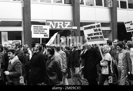 Plusieurs centaines de journalistes et d'employés des maisons d'édition des journaux WAZ (Westdeutsche Allgemeine Zeitung) et NRZ (Neue Ruhr-Zeitung) Banque D'Images