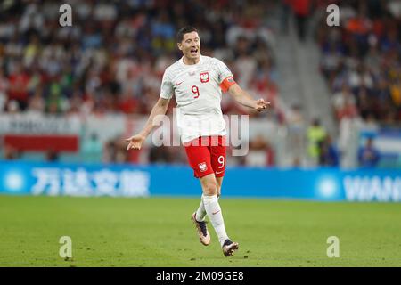 Robert Lewandowski (POL), 4 DÉCEMBRE 2022 - football : coupe du monde de la FIFA 2022 Round of 16 match entre la France 3-1 Pologne au stade Al Thumama à Doha, Qatar. (Photo de Mutsu Kawamori/AFLO) Banque D'Images