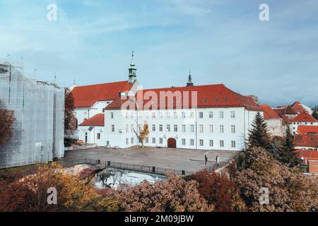 Vue aérienne sur la capitale croate Zagreb en automne. Banque D'Images