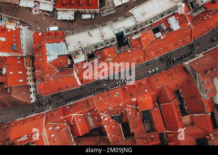 Vue aérienne de haut en bas sur la vieille ville et le centre-ville de Zagreb, Croatie Banque D'Images