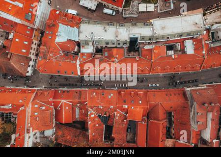 Vue aérienne de haut en bas sur la vieille ville et le centre-ville de Zagreb, Croatie Banque D'Images