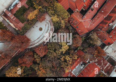 Vue aérienne de haut en bas sur la vieille ville et le centre-ville de Zagreb, Croatie Banque D'Images