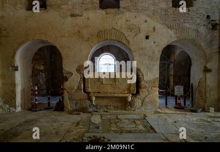 DEMRE, TURQUIE. Intérieur de la rue Église Nicolas (Père Noël) Banque D'Images