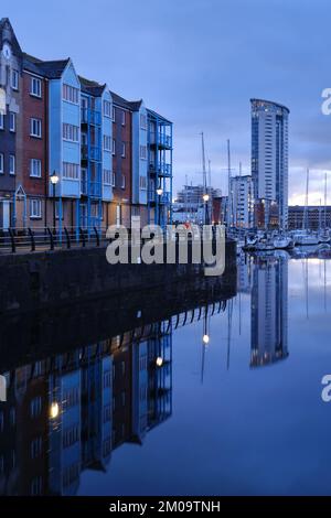 Maisons modernes dans le quartier maritime, Swansea Banque D'Images