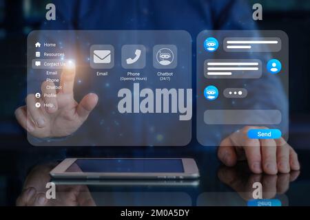 Assistant de conversation Chatbot. Personne utilisant le service client en ligne avec chat bot pour obtenir de l'aide. Bouton nous contacter. Intelligence artificielle et CRM Banque D'Images