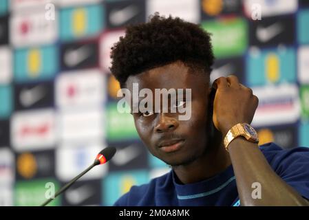 Le Bukayo Saka d'Angleterre lors d'une conférence de presse au centre principal des médias à Doha, au Qatar. Date de la photo: Lundi 5 décembre 2022. Banque D'Images