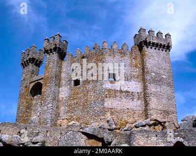 PENEDORMO,PORTUGAL-AVRIL 17,2022:Château médiéval de Penedono (Castelo de Penedono ou Castelo do Magriço) à Penedormo, province de Beira, Portugal Banque D'Images