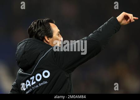 Unai Emery, l'entraîneur-directeur d'Aston Villa, regarde pendant le match de football pour l'association caritative de la Fondation Peter Whittingham, Cardiff c Banque D'Images