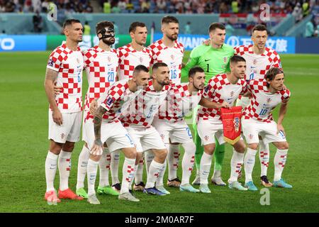 Al Wakrah, Qatar. 5th décembre 2022. Doha, Katar. 05th décembre 2022. La Croatie pose pour une photo d'équipe avant la coupe du monde de la FIFA, Qatar 2022 Round of 16 match entre le Japon et la Croatie au stade Al Janoub sur 5 décembre 2022 à Al Wakrah, Qatar. Photo: Igor Kralj/PIXSELL crédit: Pixsell/Alay Live News Banque D'Images