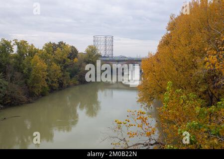 Rome, Italie. 04th décembre 2022. Vue du Tibre depuis le pont de Testaccio à Rome (photo de Matteo Nardone/Pacific Press/Sipa USA) crédit: SIPA USA/Alay Live News Banque D'Images