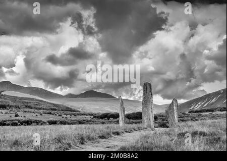 L'image est du cercle de pierre debout de Machrie qui aurait environ 5000 ans sur l'île d'Arran Banque D'Images