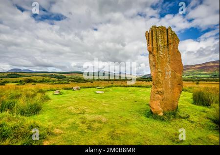 L'image est du cercle de pierre debout de Machrie qui aurait environ 5000 ans sur l'île d'Arran Banque D'Images