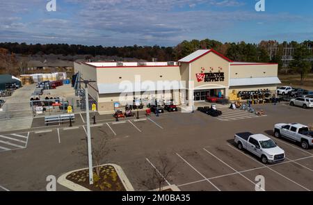 Flowood, MS - 2 décembre 2022: Tractor Supply Company est une chaîne de magasins de détail qui vend des produits pour les agriculteurs récréatifs, les propriétaires d'animaux de compagnie, et Lando Banque D'Images