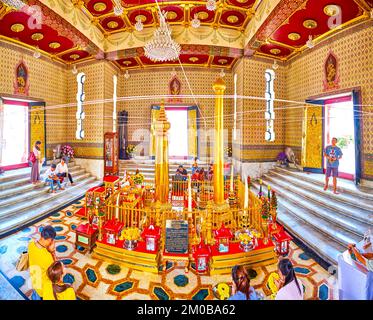 BANGKOK, THAÏLANDE - 23 AVRIL 2019 : Panorama du sanctuaire du pilier de la ville (San Lak Mueang) aux piliers dorés, sur 23 avril à Bangkok, Thaïlande Banque D'Images