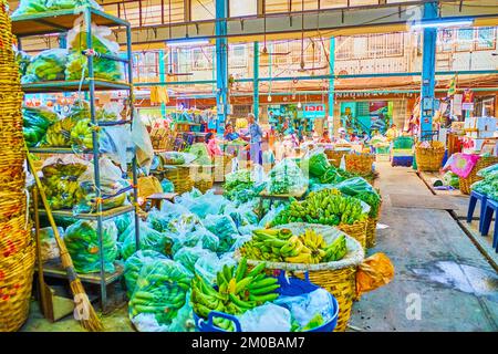 BANGKOK, THAÏLANDE - 23 AVRIL 2019 : stands de fruits et légumes sur le marché agricole du district de Wang Burapha Phirom, sur 23 avril, à Bangkok, en Thaïlande Banque D'Images