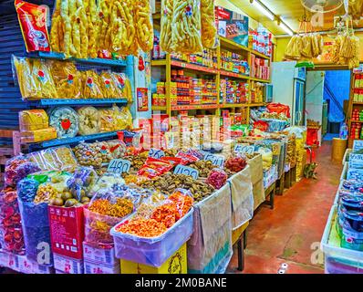 BANGKOK, THAÏLANDE - 23 AVRIL 2019 : le comptoir de l'épicerie dans le marché de Sampeng Lane, sur 23 avril à Bangkok, Thaïlande Banque D'Images