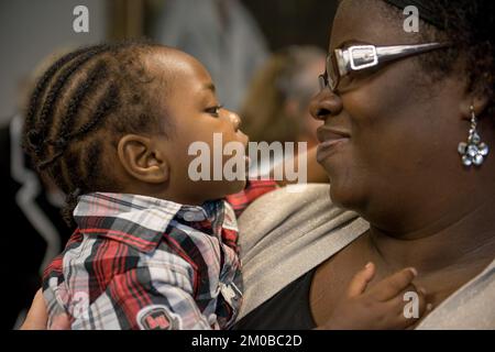 Bureau de l'Administrateur - Boston - l'Administrateur Gina McCarthy visite l'Hôpital pour enfants de Boston , Agence de protection de l'environnement Banque D'Images
