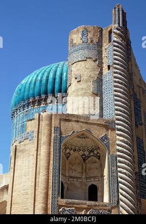 Le sanctuaire de Khwaja Abu Nasr Parsa (Mosquée verte) à Balkh, en Afghanistan. Le sanctuaire est décoré de mosaïques et de calligraphies quraniques stylisées. Banque D'Images