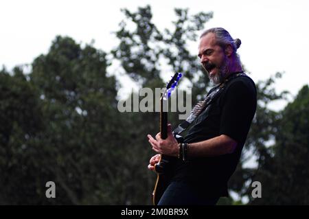 Bogota, Colombie. 04th décembre 2022. Le groupe néerlandais 'Epica' se produit le jour de la clôture du festival de musique 'Rock al Parque' à Bogota, en Colombie, sur 4 décembre 2022. (Photo par Sebastian Barros/NurPhoto) crédit: NurPhoto/Alay Live News Banque D'Images