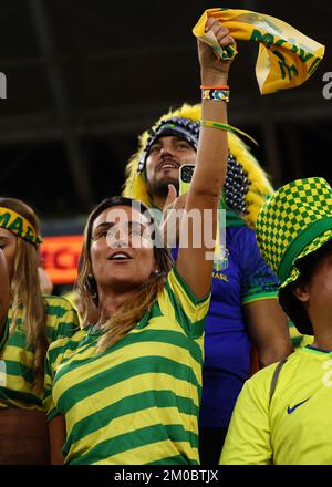 Doha, Qatar, 5th décembre 2022. Les fans brésiliens avant le match de la coupe du monde de la FIFA 2022 au stade 974 de Doha. Le crédit photo devrait se lire: David Klein / Sportimage Banque D'Images