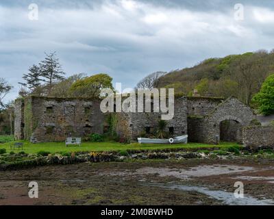 Les ruines de l'Arundel magasin de grain sur la rive de la baie Clonakilty. Un vieux bâtiment en pierre. Monument historique. Attractions touristiques Banque D'Images