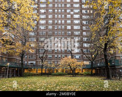 Un bâtiment dans les coopératives d'appartements Penn South à prix abordable dans le quartier de Chelsea, à New York, samedi, 3 décembre 2022. (© Richard B. Levine) Banque D'Images