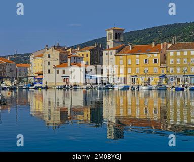 Cres vieille ville port Croatie Banque D'Images