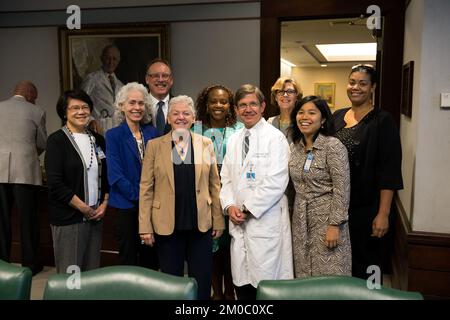 Bureau de l'Administrateur - Boston - l'Administrateur Gina McCarthy visite l'Hôpital pour enfants de Boston , Agence de protection de l'environnement Banque D'Images