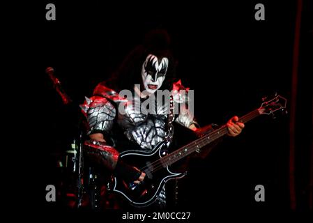 TOLUCA, MEXIQUE - DÉCEMBRE 4 : l'intégrate de Gene Simmons du groupe de rock américain Kiss se produit sur scène au cours du troisième jour du festival de l'Enfer et du ciel du métal à Foro Pegaso. Sur 04 décembre 2022 à Toluca, Mexique. Banque D'Images