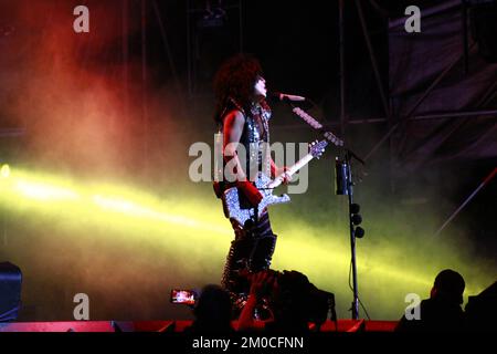 Toluca, Mexique. 04th décembre 2022. 04 décembre 2022, Toluca, Mexique: Paul Stanley, intégraant du groupe de rock américain Kiss, se produit sur scène au cours du troisième jour du festival de l'Enfer et du ciel du métal à Foro Pegaso. Sur 04 décembre 2022 à Toluca, Mexique. (Photo par Carlos Santiago/ Eyepix Group) (photo par Eyepix/NurPhoto) crédit: NurPhoto/Alay Live News Banque D'Images