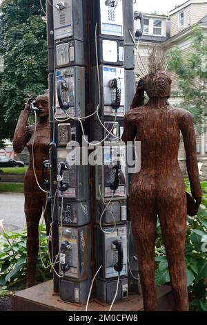 Ne laissez pas tomber une dime sur moi téléphone sculpture dans le centre-ville de Buffalo NY Banque D'Images