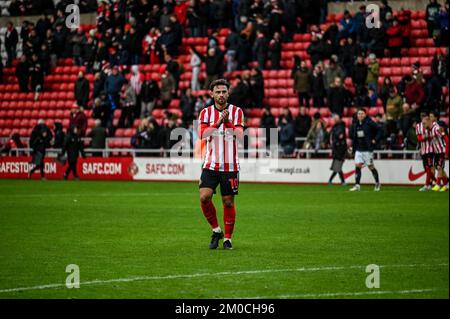 Patrick Roberts, de Sunderland AFC, applaudit les fans après le championnat EFL de son côté sur Millwall. Banque D'Images